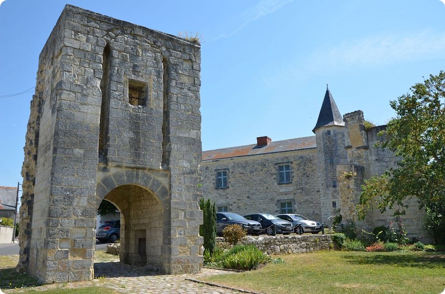 Ch�teau m�di�val de Sainte-Maure
