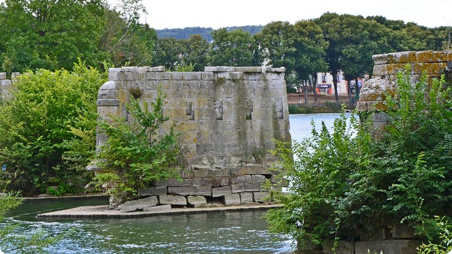 Chteaux et pont mdivaux de Vernon