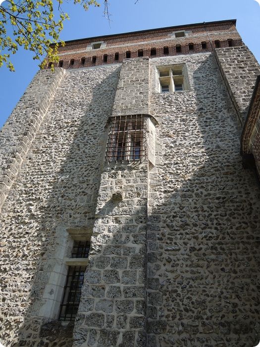 Le donjon du château de Valmont