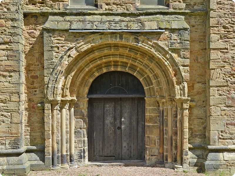 Porte de l'église Saint-Pierre-et-Saint-Paul d'Eckington 