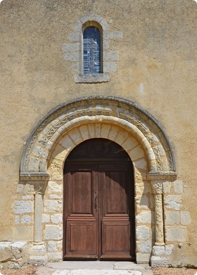 Porte de l'église de Nourray
