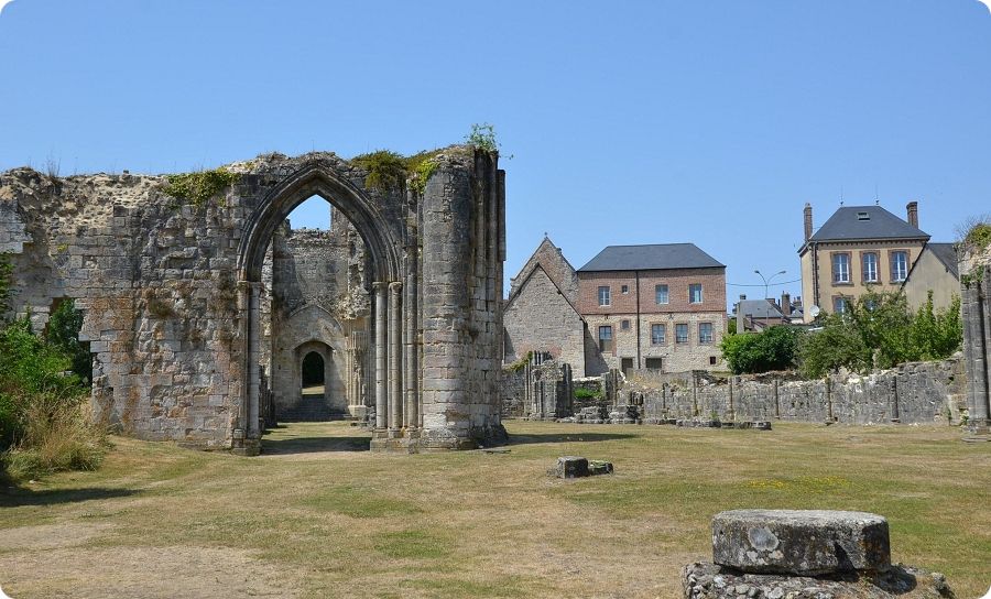 Vestiges de l'abbaye de Saint-Évroult