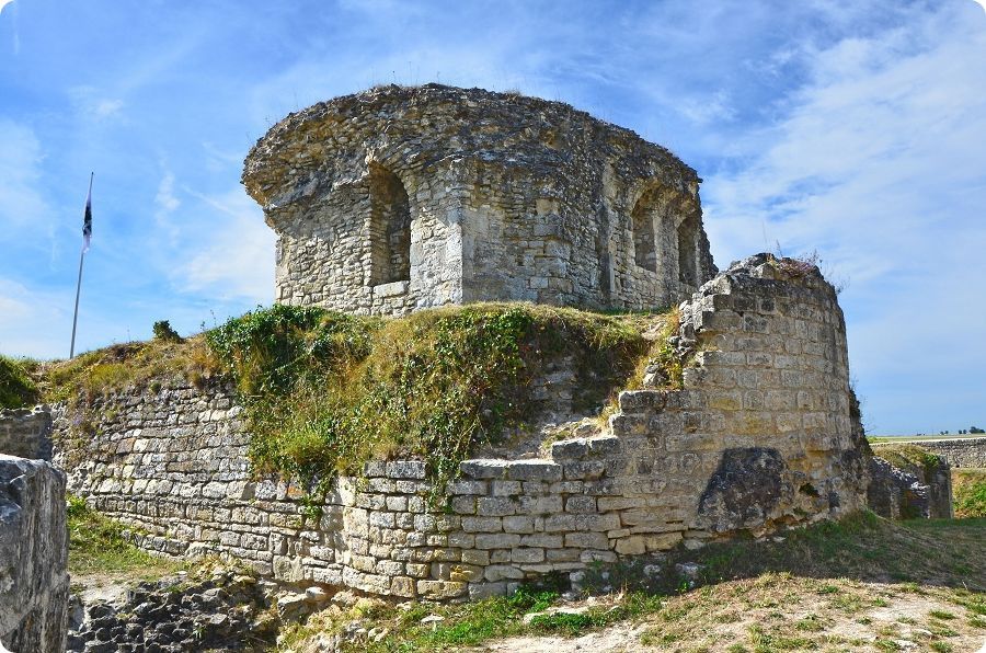 Vestiges du ch�teau m�di�val d'Ivry-la-Bataille