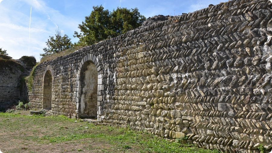 Vestiges du ch�teau m�di�val d'Ivry-la-Bataille