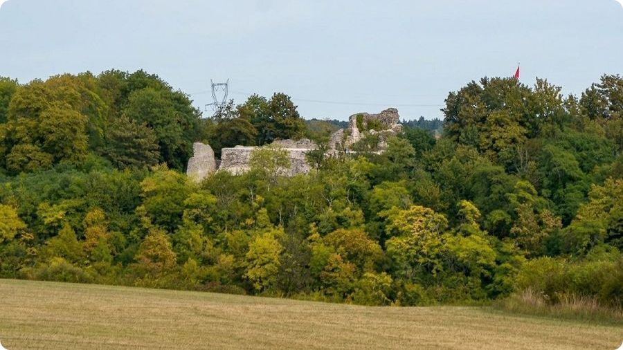 Vestiges du ch�teau m�di�val d'Ivry-la-Bataille