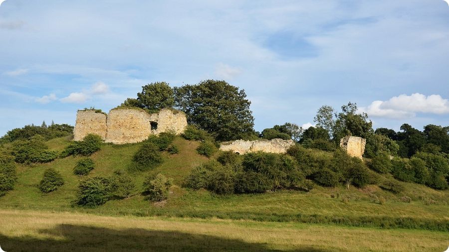 Vestiges du château médiéval de Mitford en Northumberland